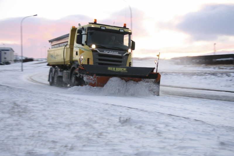 Snjórinn í morgun minnir okkur á að það er tímabært að huga að haust- og vetrarverkefnum húsfélaga. Mynd úr safni.